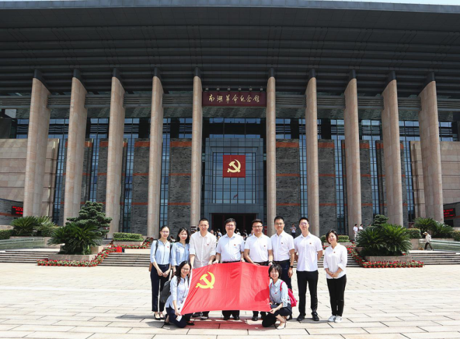 弘揚(yáng)紅船精神，傳承初心使命